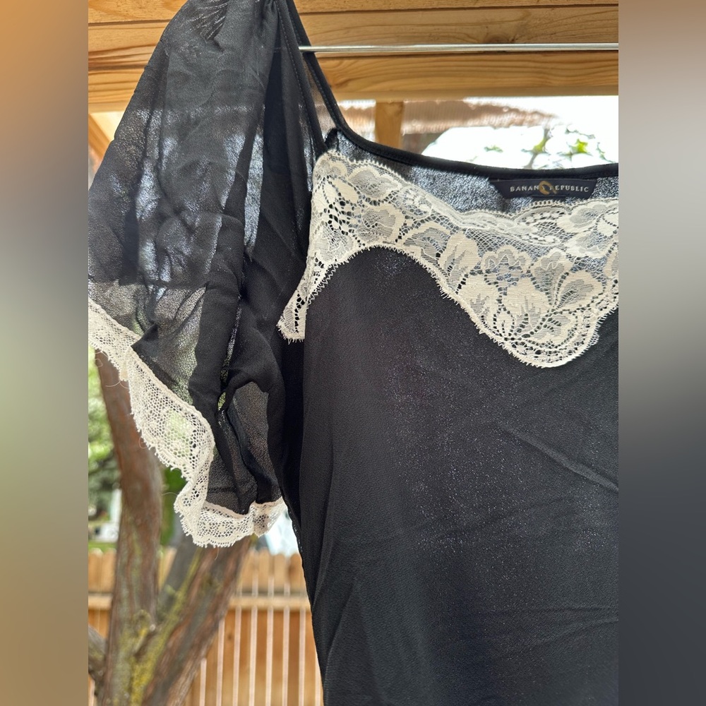 Banana Republic NWT Black Ivory Lace Flowy Tie Waist Top Blouse Large - Picture 6 of 16